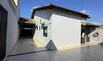 Imagem: Casa com 2 quartos sendo 1 suite disponível