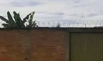 Imagem: Lote murado com consertina Lote à Venda