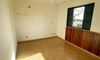 Imagem 5: Imóvel para aluguel e venda tem 271 metros quadrados com 8 quartos