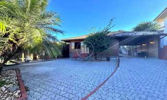 Imagem: Casa com 3 quartos, sendo 2 Suítes e 230m²