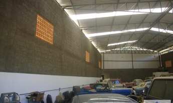 Imagem 3: GGalpão industrial em centro de terreno, a 300 metros, aproximados, do pólo comercial de A