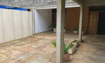 Imagem 2: Casa para aluguel tem 400 metros quadrados com 4 quartos Vila Redentora