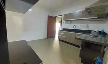 Imagem 2: Sobrado para aluguel e venda tem 352 metros quadrados com 4 quartos