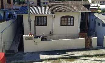 Imagem 3: Vendo Sobrado contendo 3 aptos de 2 Q e duas kitinetes, bairro Capoeiras - Fpolis