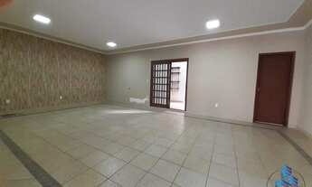 Imagem 3: Sobrado para aluguel e venda tem 352 metros quadrados com 4 quartos