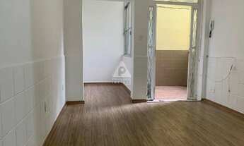 Imagem 2: Quarto sala com área externa na quadra da praia