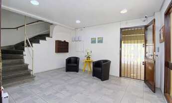 Imagem 4: Cobertura de dois dormitórios e dois banheiros, próximo ao hospital Moinhos de Vento e sho