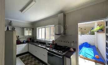 Imagem 6: Lindo e amplo Sobrado na Região da Avenida Guapira com piscina, churrasqueira e quintal