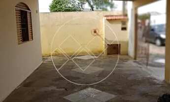 Imagem 3: Aluga-se ou Vendese, casa no Jardim Peróla, com 3 quartos, sala, cozinha, 1 banheiro, gara