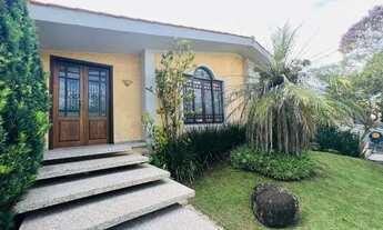 Imagem 4: Imóvel localizado em condomínio tranquilo de casas tradicionais, térreas e isoladas. Próxi