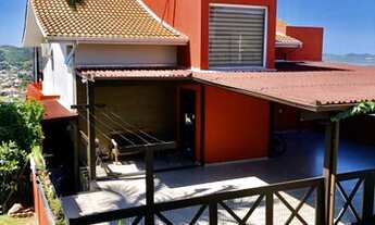 Imagem 4: Casa de alto padrão com vista panorâmica para a Praia de Garopaba-SC