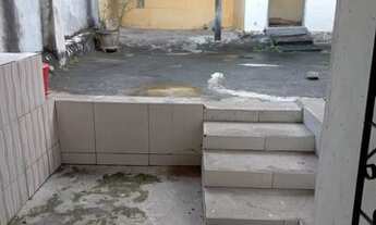 Imagem 4: Casa no centro de Araças-Ba