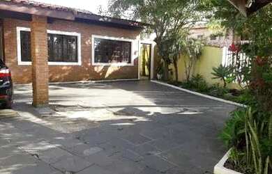 Imagem 2: Casa Grande com piscina perto da praia