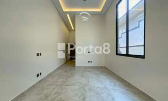 Imagem 6: Elegância e Conforto no Condomínio Quinta Lago: Sua Nova Casa com Piscina e Área Gourmet