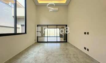 Imagem 7: Elegância e Conforto no Condomínio Quinta Lago: Sua Nova Casa com Piscina e Área Gourmet