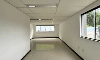 Imagem 6: Oportunidade comercial! Loja com 50m², 01 banheiro exclusivo da sala, amplo espaço de esta