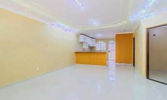 Imagem 3: Casa com 3 Quartos, 1 Suíte, 3 Vagas de Garagem, Área de Serviço e Casa aos Fundos à Venda