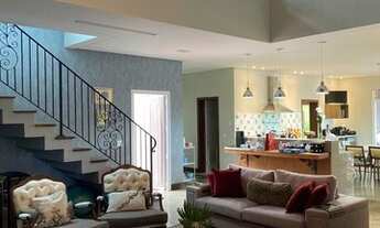 Imagem 3: Casa de condomínio sobrado para venda tem 450 metros quadrados com 5 quartos