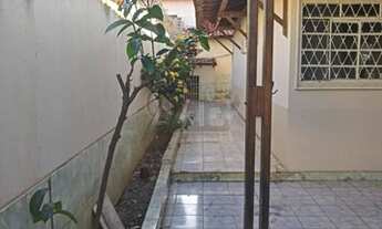 Imagem 2: Casa de 3 quartos com lote de 190m² com um barracão no fundo