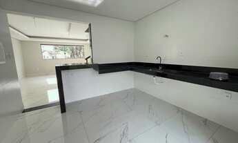 Imagem 5: CASA GEMINADA DE ESQUINA, DUPLEX COM ENTRADA PELAS DUAS LATERAIS, LOCALIZADA NO BAIRRO SAN