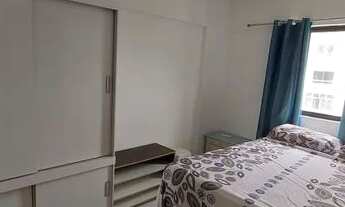 Imagem 2: Quarto e sala mobiliado a 50 mts da praia