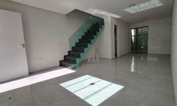 Imagem 4: Sobrado com três quartos espaço de terreno com churrasqueira