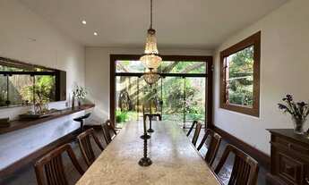 Imagem 2: Casa para venda possui 689 metros quadrados com 5 quartos em Mangabeiras - Belo Horizonte