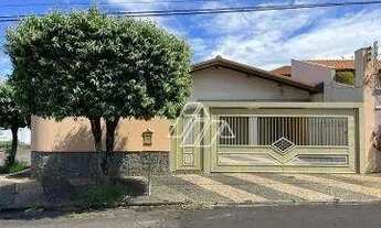 Imagem: Casa com 3 dormitórios para alugar, 235