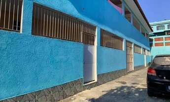 Imagem 3: Casa para aluguel no térreo em pequena vila com 4 casas iguais com cômodos grandes e varan