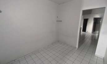 Imagem 3: Casa para aluguel na Rua Jaime Benevolo, ideal para residência ou comércio. Com 3 quartos