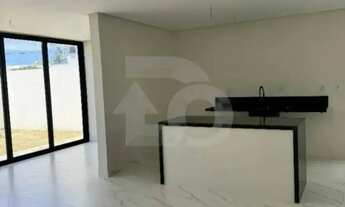 Imagem 2: Casa de 264m² no Condomínio Terras Alphaville 2 com 5 Quartos, 5 Garagens, Lazer, Varanda