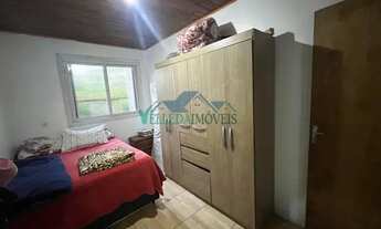 Imagem 6: Velleda oferece magnífica casa com suíte, churrasqueira e quintal encantador, dentro de co