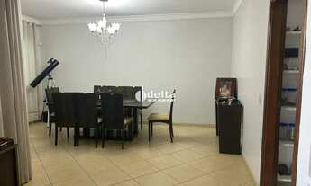 Imagem 3: Casa residencial térrea com 3 suítes disponível para venda no bairro Vigilato Pereira em U