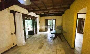 Imagem 4: Casa em Meio à Natureza no Córrego Grande - 3 Dormitórios, Amplos Deck´s e Terreno Escritu