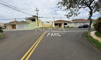 Imagem: Casa Padrão de 3 Dormitórios com Piscina