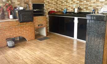 Imagem: Lote com área de churrasco pronta pra uso