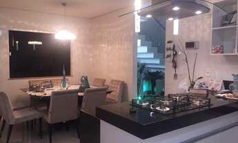 Imagem 2: Belíssima casa de dois andares em ótima localização