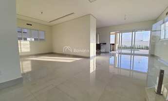 Imagem 3: Casa de condomínio sobrado para venda possui 303 metros quadrados com 4 quartos