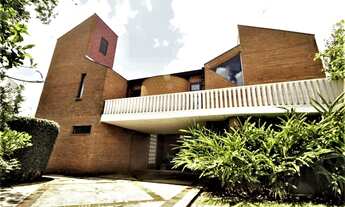 Imagem 2: Casa de condomínio para venda tem 557 metros quadrados com 6 quartos