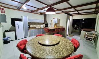 Imagem 6: Tríplex beira mar para aluguel possui 300 metros quadrados com 4 quartos