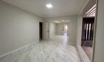 Imagem 3: Alugo casa reformada no Cohafuma perto da Avenida ideal para moradia ou empresa