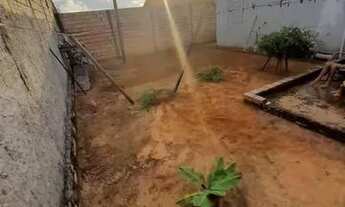 Imagem 2: Vendo casa no bairro salvação toda murada cerca elétrica
