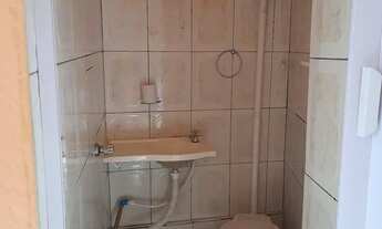 Imagem 3: Quarto e banheiro para mulher