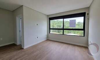 Imagem 4: Casa para venda possui 196 metros quadrados com 3 suítes no João Paulo - Florianópolis - S