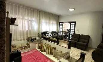 Imagem 3: Casa com 3 dormitórios para alugar, 216 m² por R$ 2.453,07/mês - Lourdes - Uberaba/MG