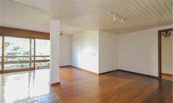 Imagem 3: Apartamento de três dormitórios, suíte e uma vaga de garagem no bairro Higienópolis em Por