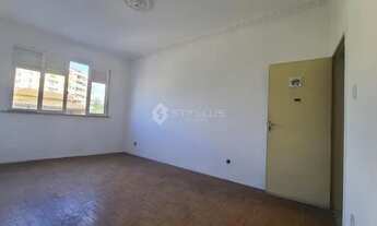 Imagem 5: Amplo apartamento vazio de primeiro andar. Sala, 2 quartos, banheiro social, co