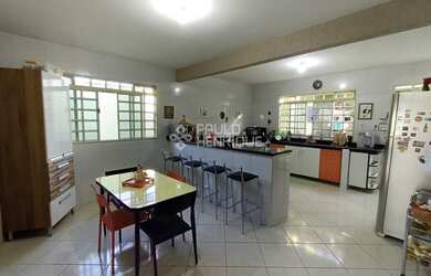 Imagem 2: Sobrado 6 Quartos (2 Suítes) c/ Cozinha Americana