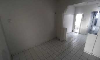 Imagem 4: Casa para aluguel na Rua Jaime Benevolo, ideal para residência ou comércio. Com 3 quartos