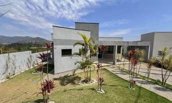 Imagem 7: 4 Suítes com Varanda | Vista para Pedra Grande | Quintal Espaçoso